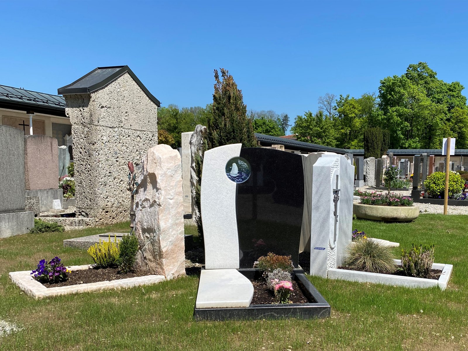 Friedhof: Erdurnengräber 1