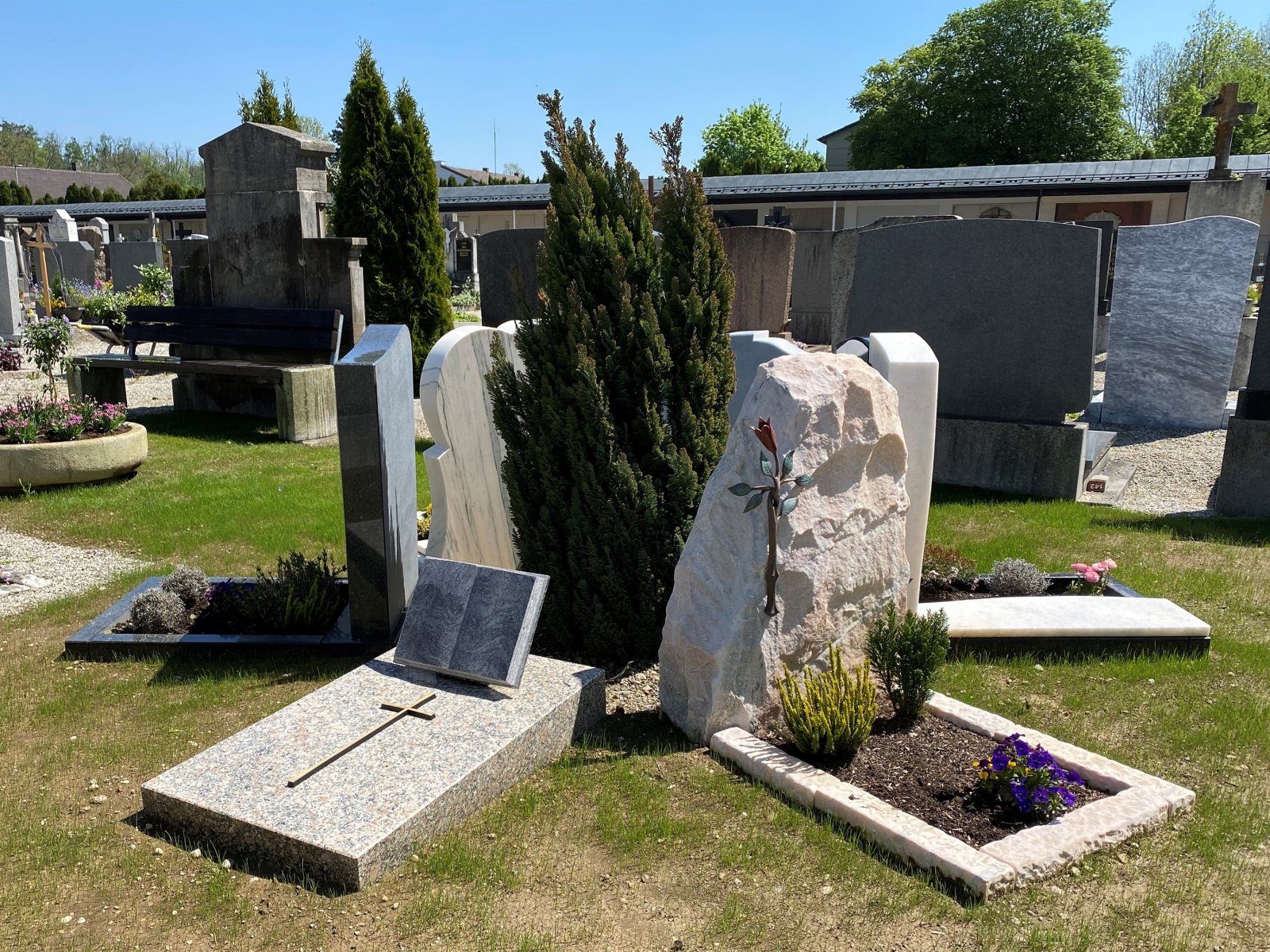 Friedhof: Erdurnengräber 2