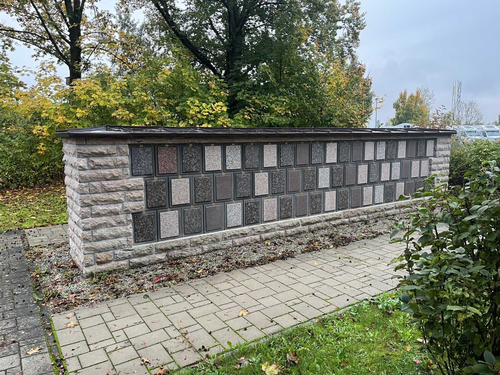 Friedhof: Urnennische